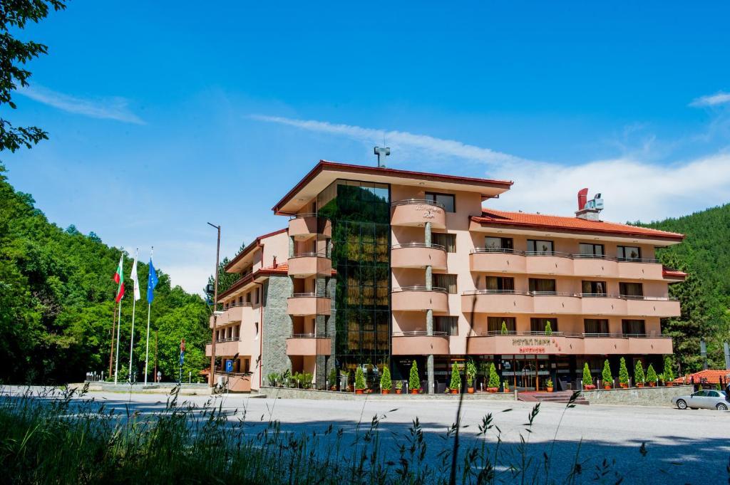 Hotel Park Bachinovo บลาโกเอฟกราด ภายนอก รูปภาพ